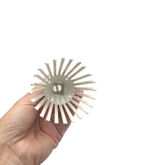 Vintage 1990s Pyrex Accessories White Plastic Whisk 2106-2 – Made in USA - Picture 5 of 13